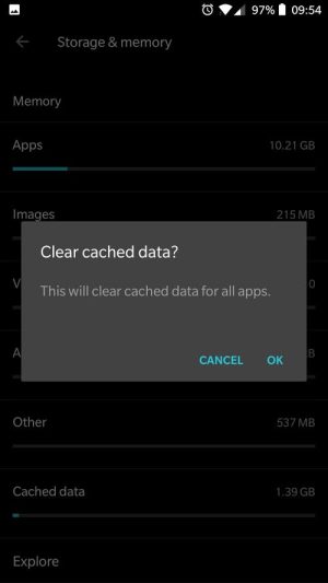 Notification on a mobile device asking to clear cached data for all apps.