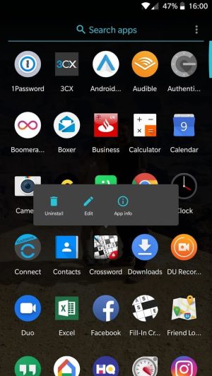 Mobile phone screen displaying various app icons with an 'Uninstall' option highlighted.